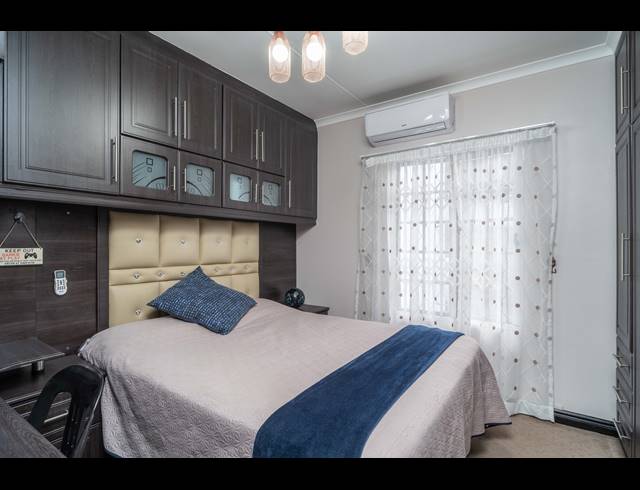 3 BEDROOM APARTMENT FOR SALE IN GLEN HILLS